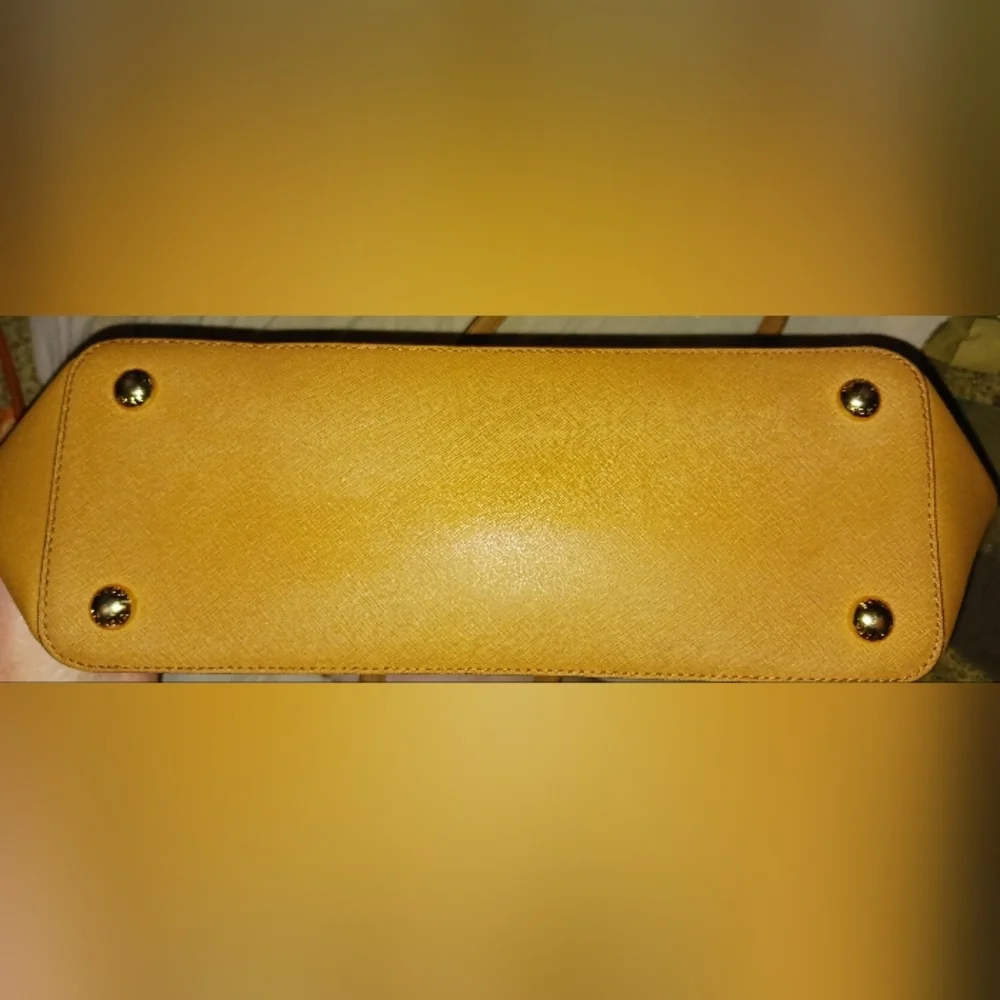 Michael Kors Tan Tote Bag - Picture 2 of 3